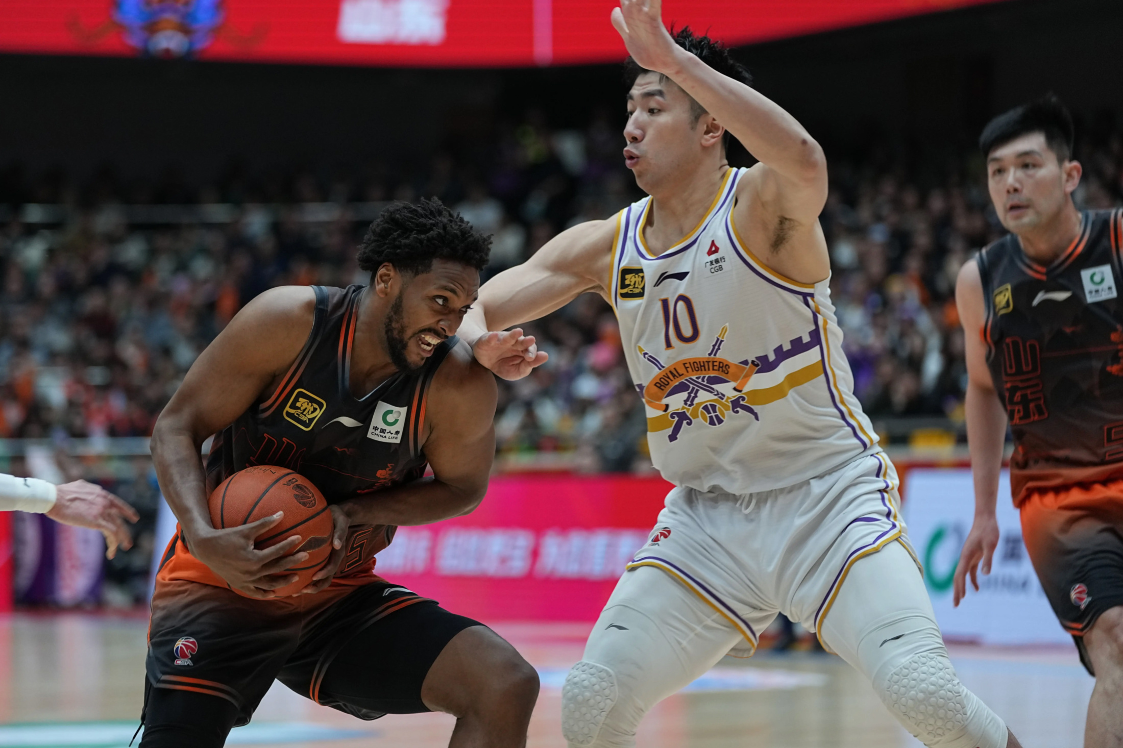 九游娱乐官网-刚刚！山东男篮远射贴柱备战德甲洛杉矶湖人今晚绝杀压哨，今晨芝加哥公牛调整名单以备国王杯